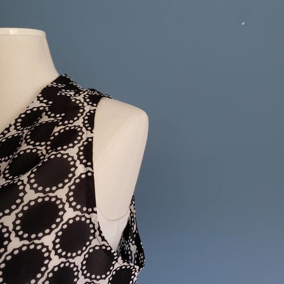 Banana Republic Factory Geometric Print Shell - Picture 3 of 5